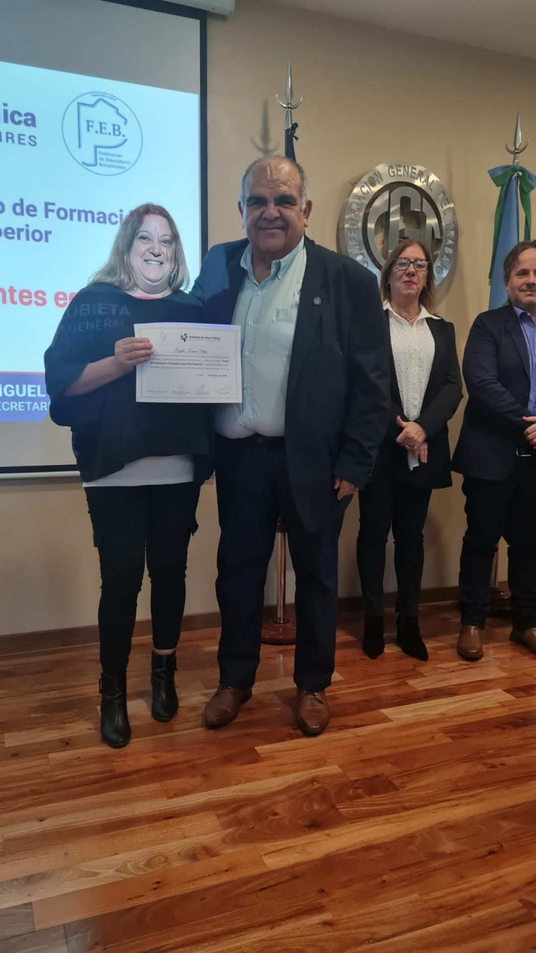 Acto de entrega de certificados correspondientes al Tramo de Formación Pedagógica de Nivel Superior dictado por el Instituto Superior de Formación y Capacitación Docente de la FEB a través del convenio especifico con el Sindicato de Salud Pública.